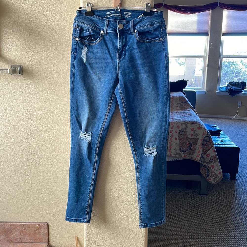 Seven Jeans Booty-Shaper size 8 - lightly distressed